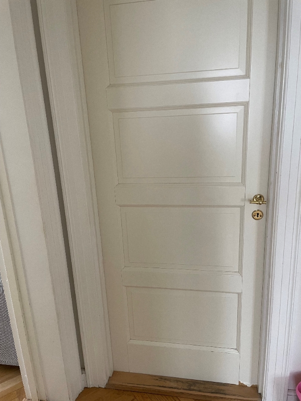 Bortskaffelse af gammel swedoor samt monterting af ny swedoor, inkluderet at nyt håndtag sættes på