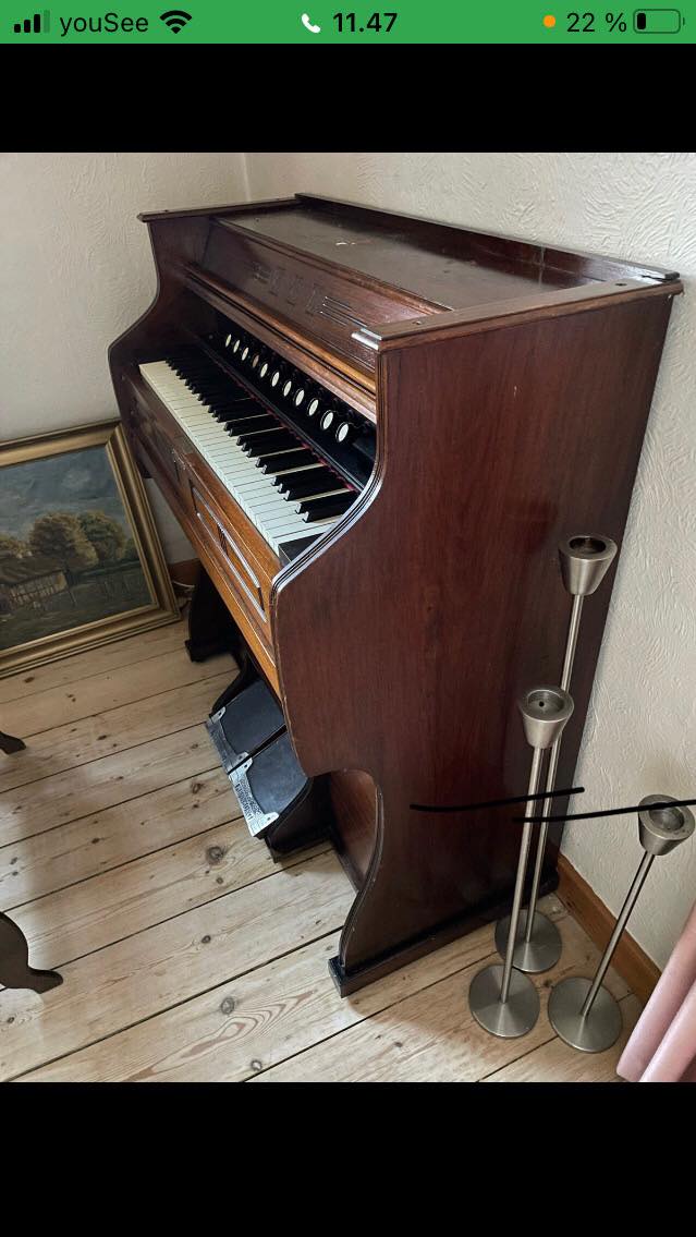Hjælp til at få flyttet et gammelt trædeorgel . 108 cm bredt