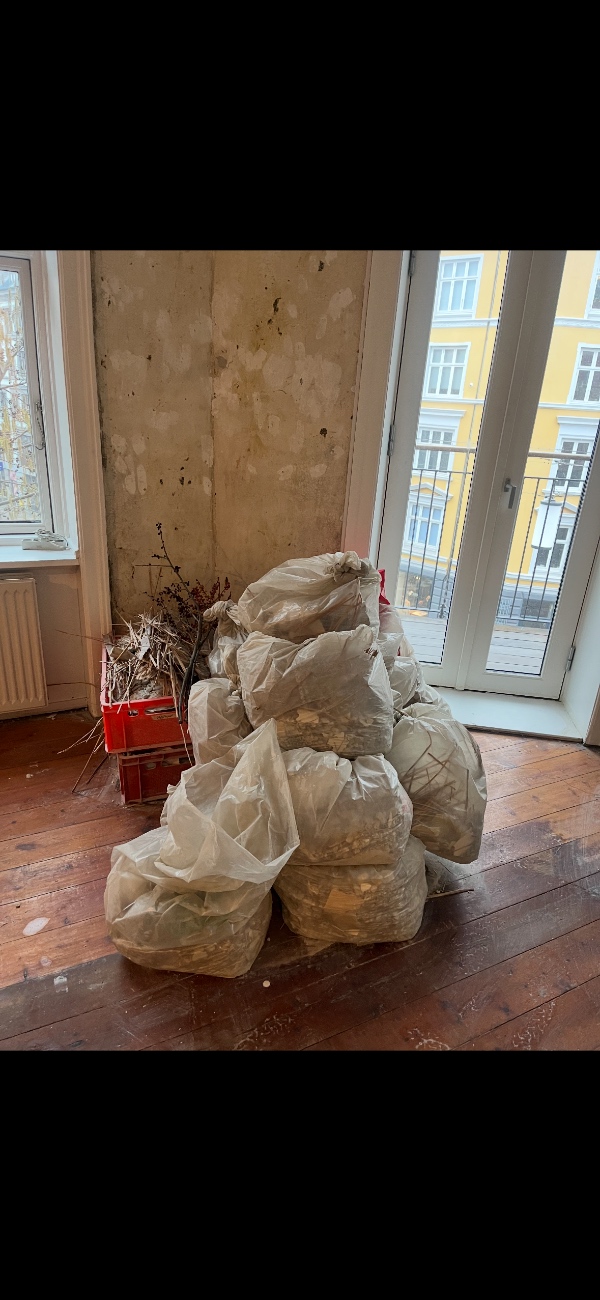 Bortskaffelse af byggeaffald fra 2. sal