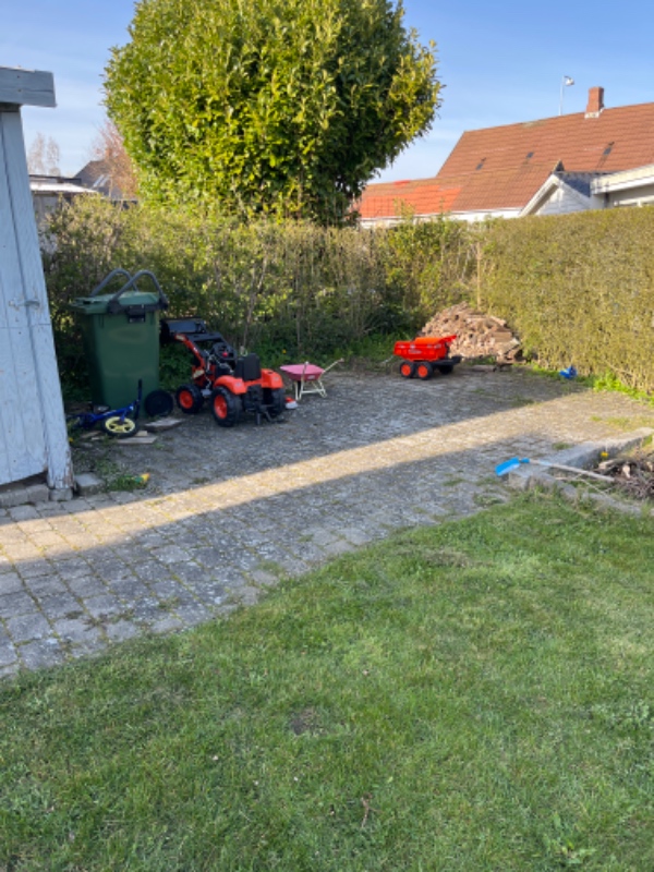 Hjælp til fjerne ukrudt ved fliser og gøre pæne