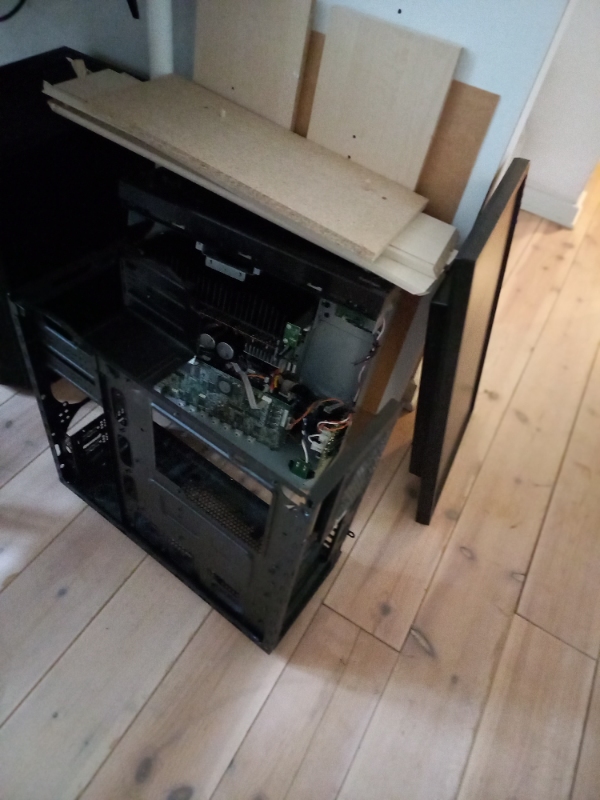 Flytte flere gammele tv m.m til genbrugsplads