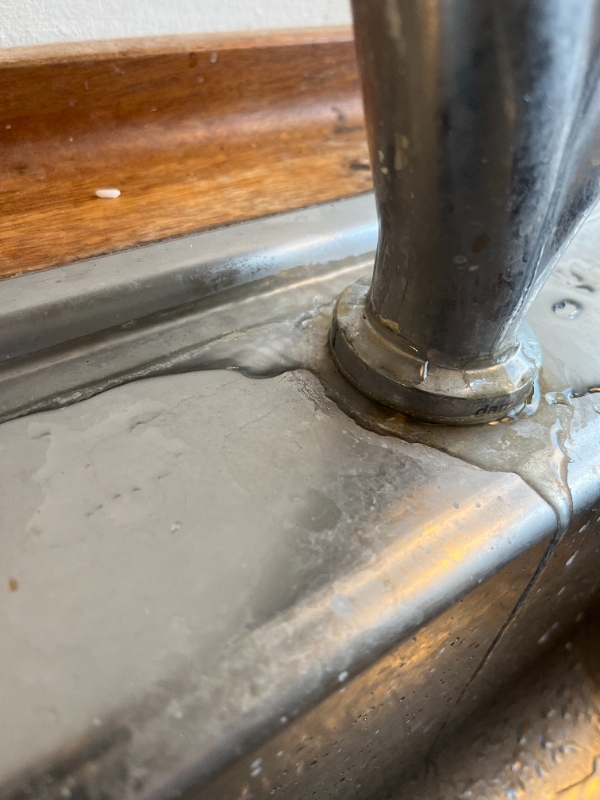 Vandhane i køkkenet