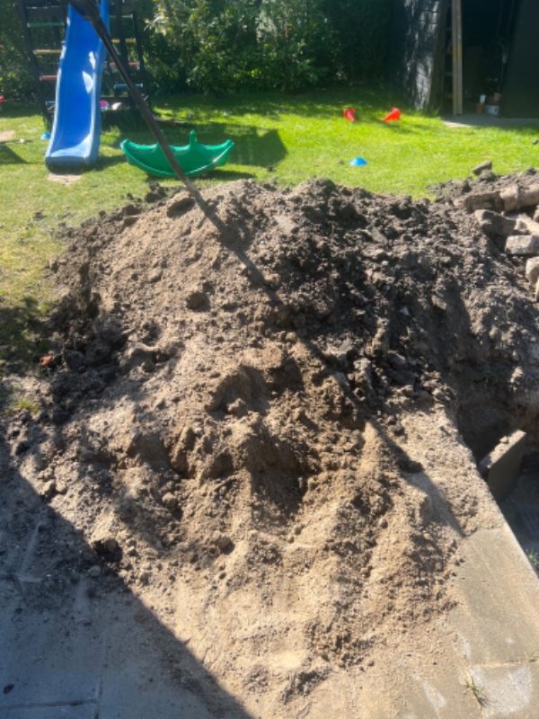 Flytte opgravet jord - cirka 3 timers arbejde