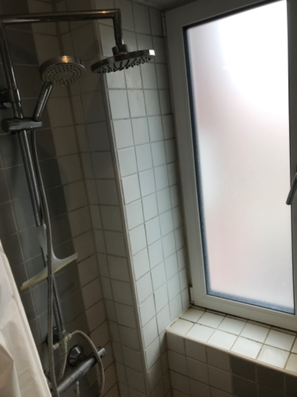 Udskiftning af toilet, armaturer, bruser og vandhane i køkkenet