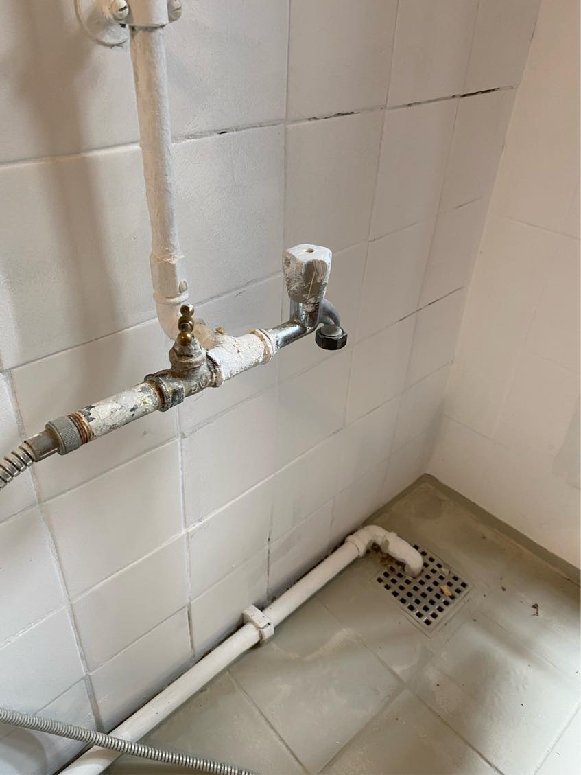 Installation af vask, vaskemaskine og udendørshane