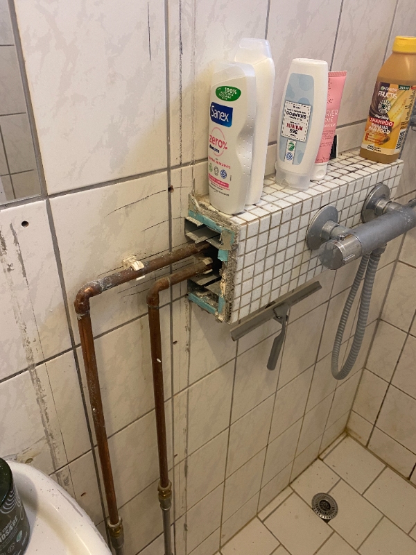 Rørkasse til brusearmatur