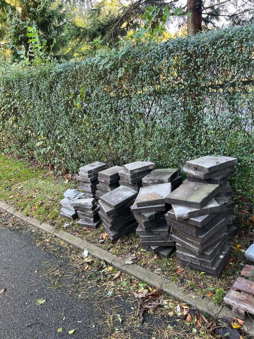 Hjælp til bortkørsel af beton flise affald