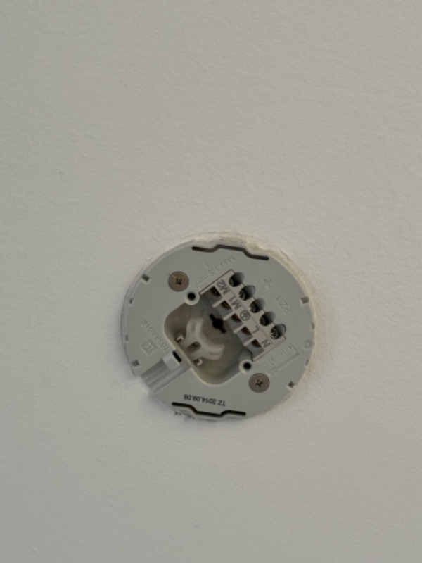 Opsætning af lampe + fjerne skruer