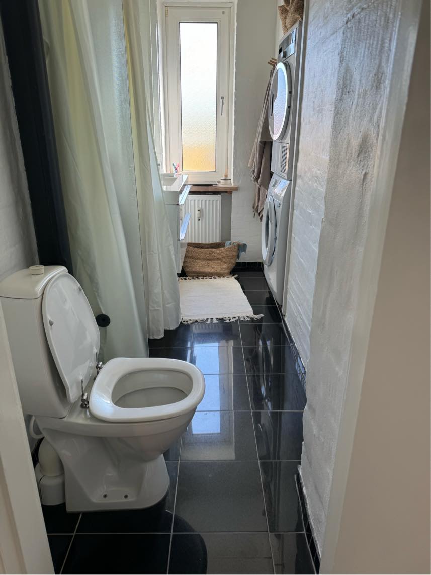 Microcement på lille badeværelse (gulv og brus) ca 6m2