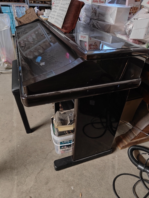 Flytning /ombytning af klaver og flytning af kølefryseskab