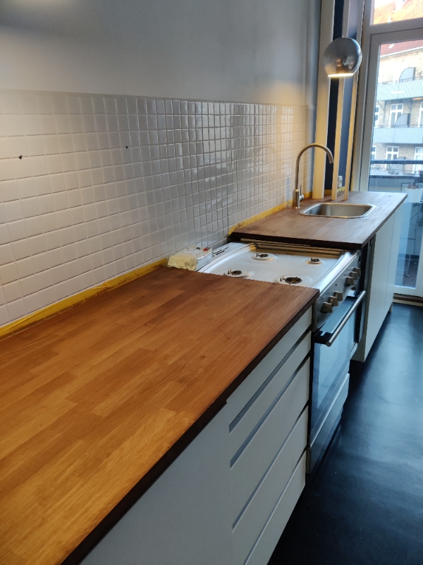 Afslibning og oliering af bordplade + tilskæring og påsætning af kantlister