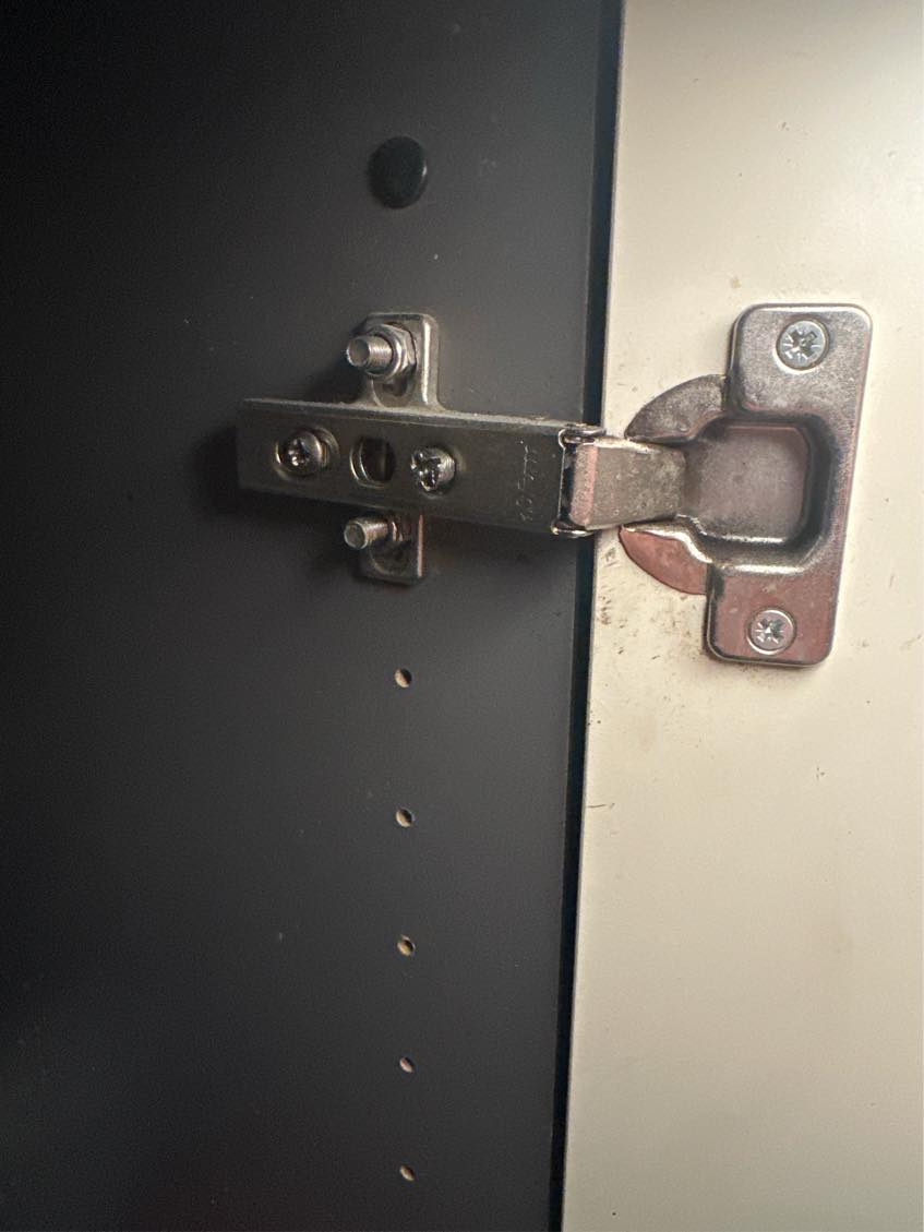 Rette køkkenlåge der hænger