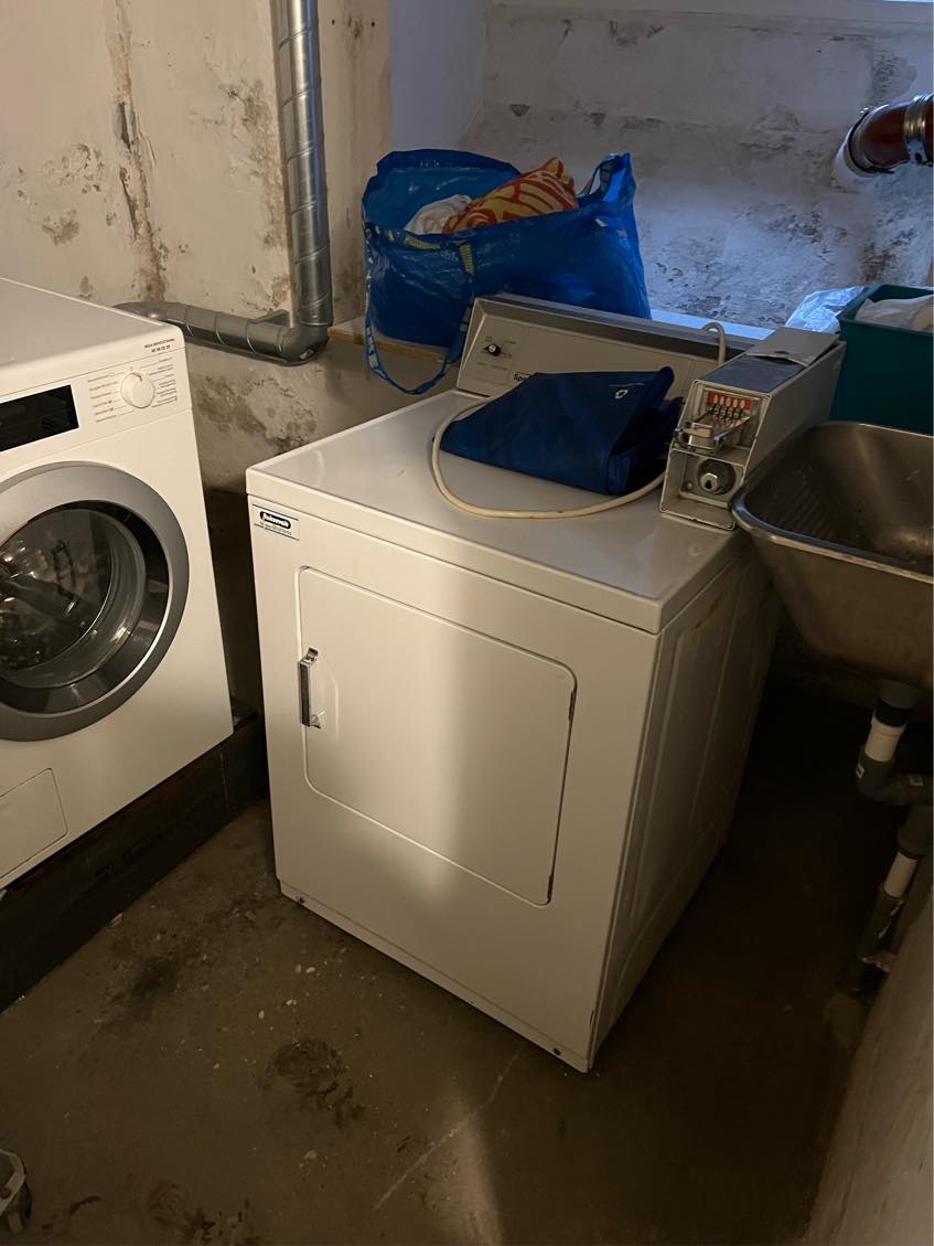 Afhentet en gammel industri tørretumbler