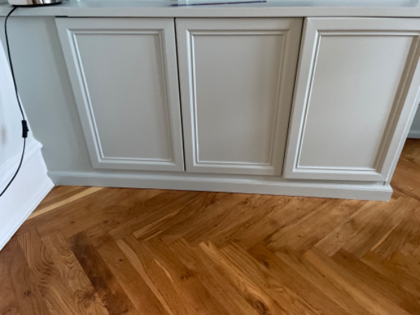 Justering af skabslåger