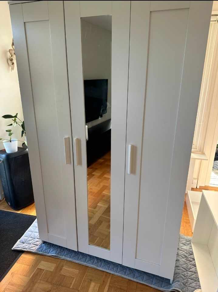 Jeg skal afhente og transportere et klædeskab fra Ballerup til Mørkhøjvej (12 km).