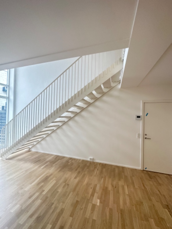 Hænge loftslampe over trappe. 5.2 meter til loft.