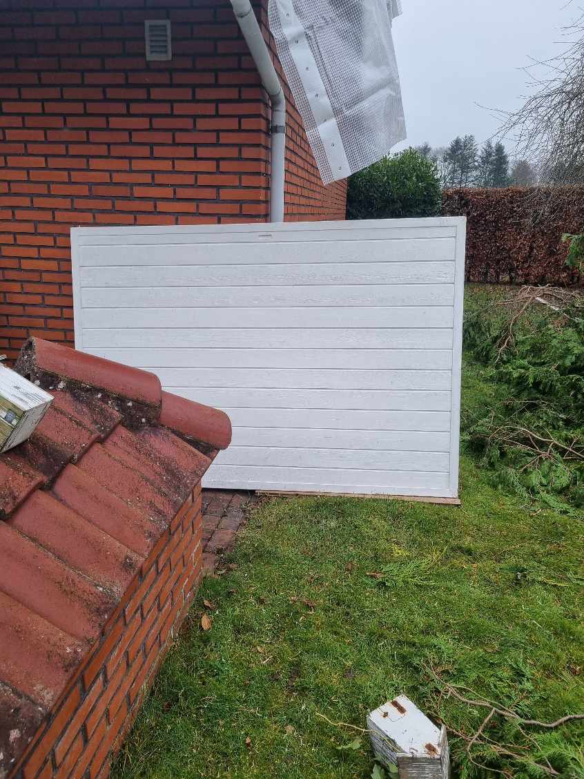 Jeg søger 1-2 som vil fjerne alt affald omkring mit hus som vi har renoveret