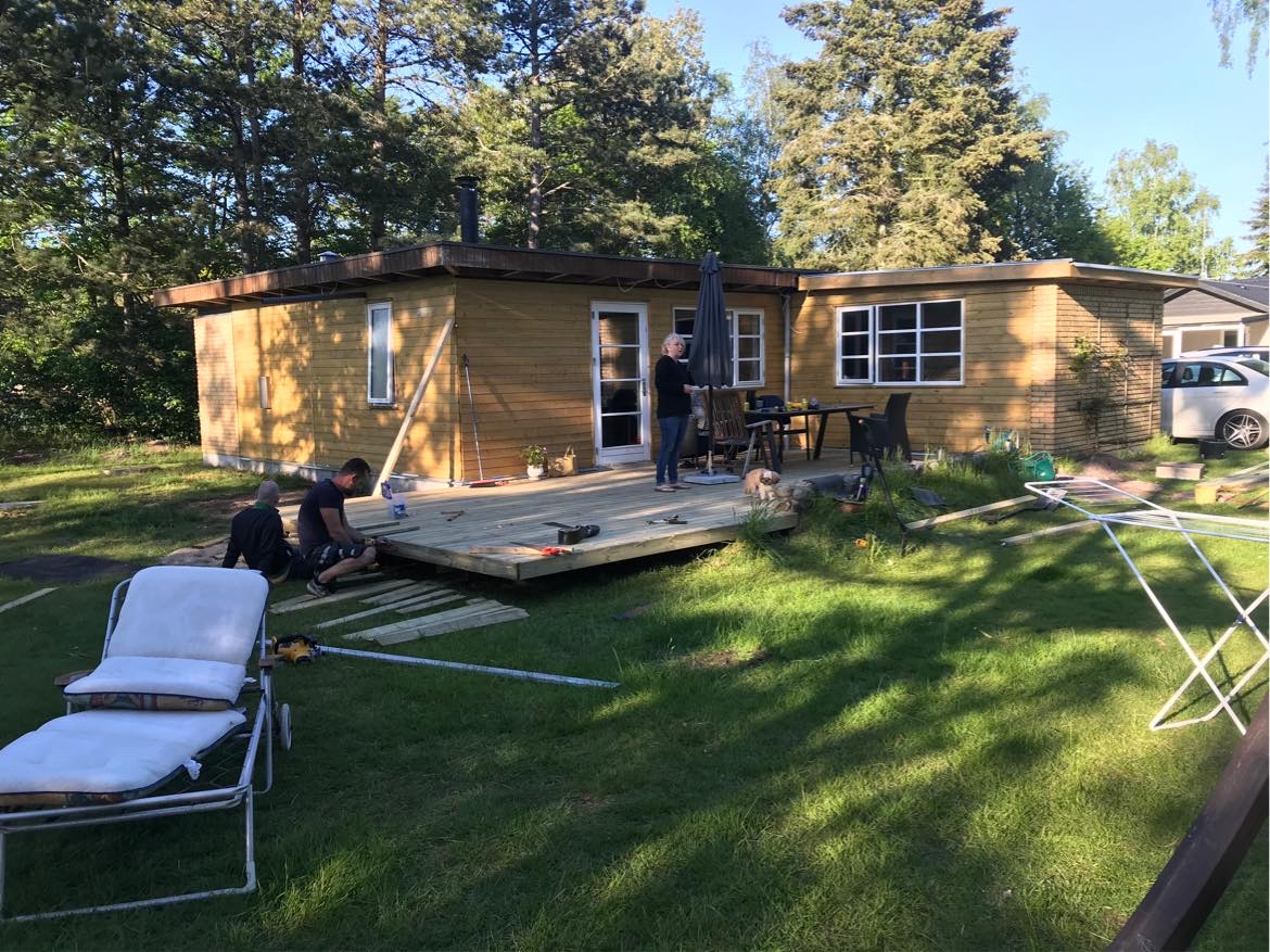 Maling af træfacade i sommerhus