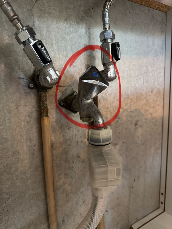 Udskiftning af aftapventil til opvasker