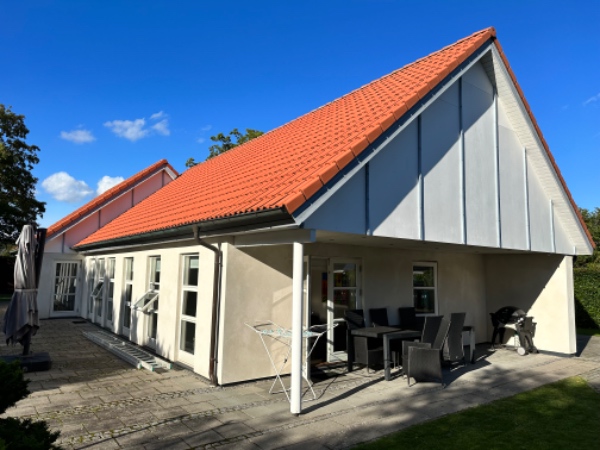 Maling af sternbrædder på 5 gavle