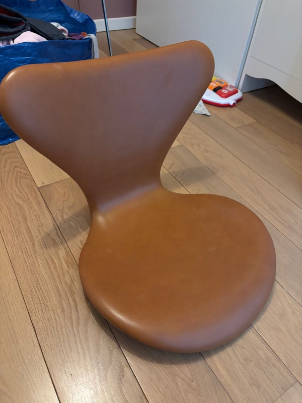 Reparation af Arne Jacobsen 7’er stole