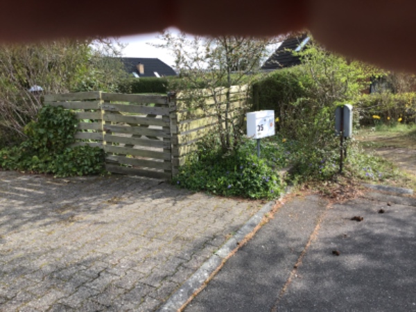 Skiftet havelåge, 8 m stakit , 3stolper .