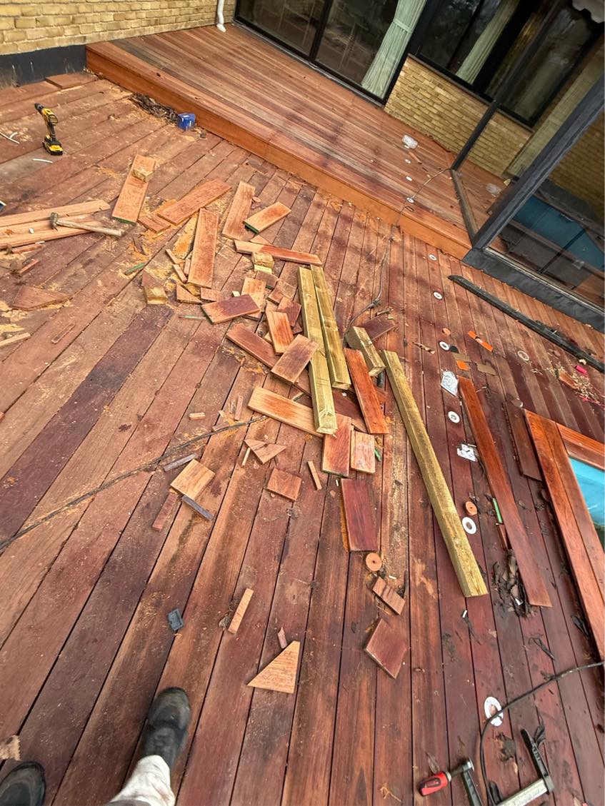 Bortskaffelse samt oprydning af træ