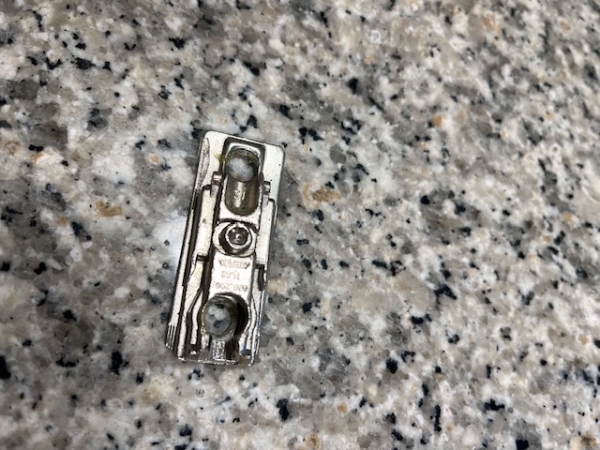 Hjælp til køkkenlåge hængsel