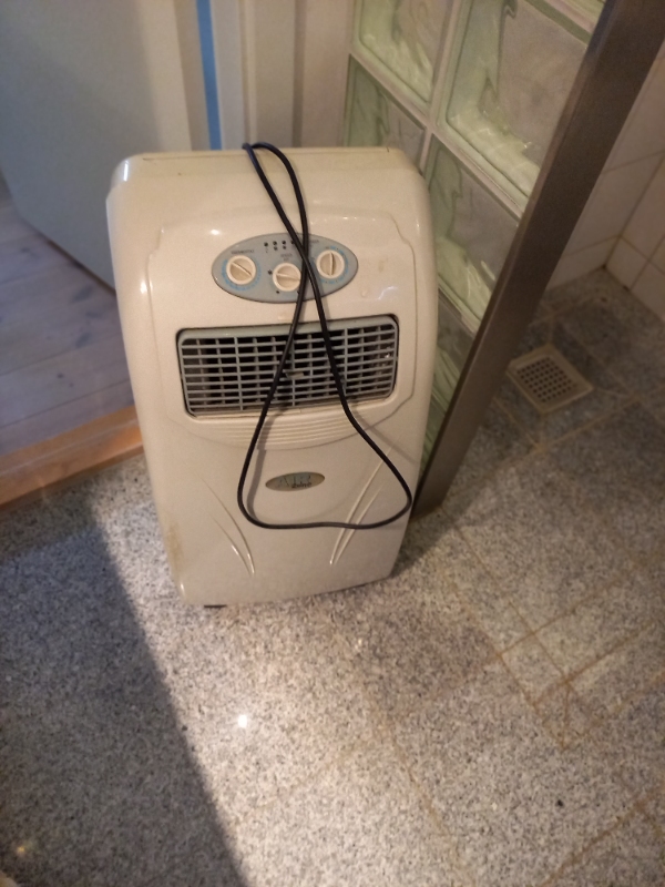 Flytte flere gammele tv m.m til genbrugsplads