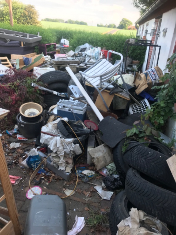 Oprydning og bortførsel  af afald