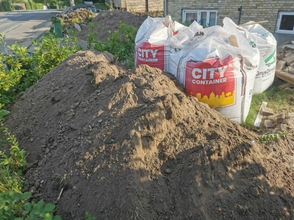 Bortkørsel af jord ca 25 m3