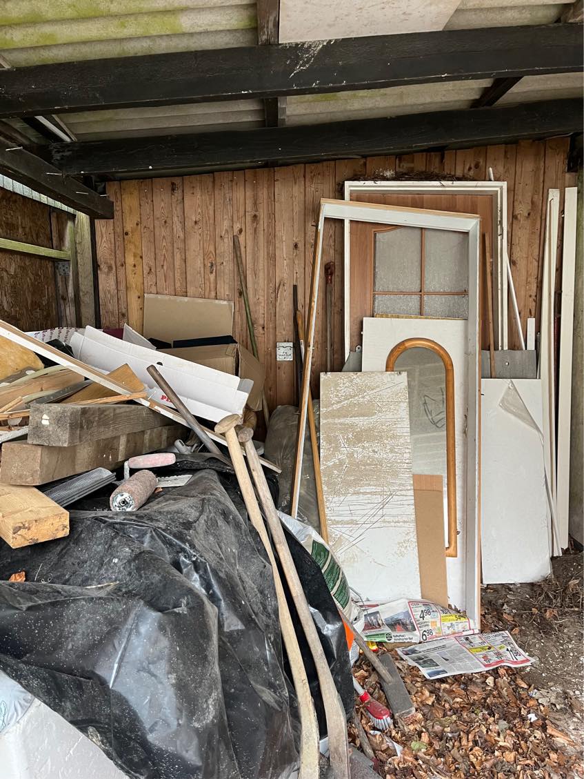 Bortskaffelse af fliser og møbler
