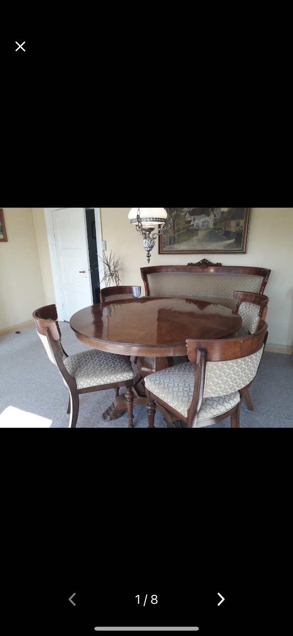 Fragte spisebord fra Næstved til Hillerød