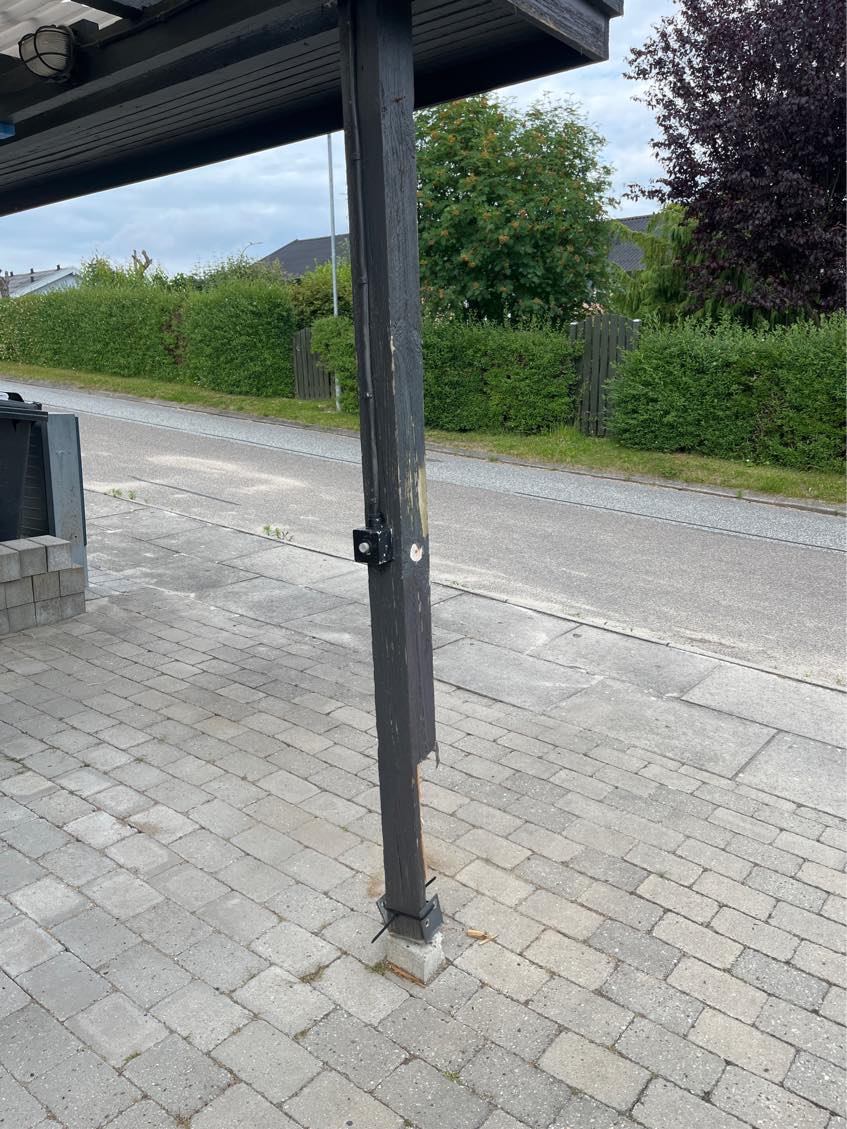 Udskift tag og stolpe på carport.
