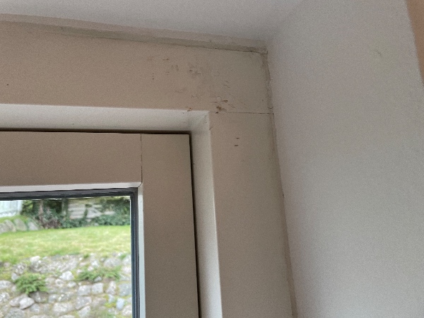 Delvis maling af 4 vinduesrammer