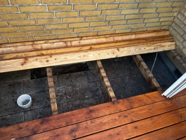 Montering af dampspærre samt isolering under overdækket terrasse