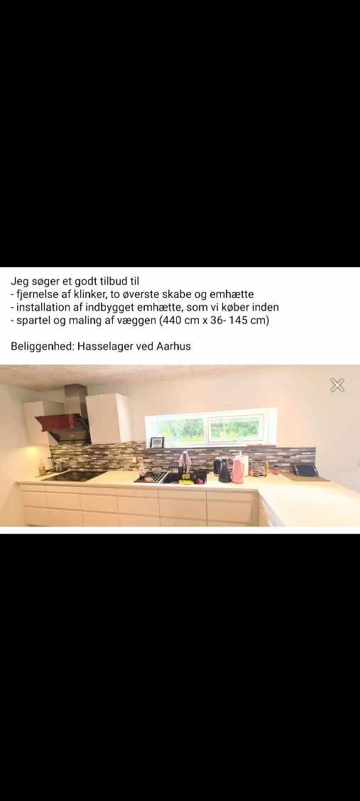 Køkkenvæg. Fliser, to skabe og en emhætte skal nedtages. Derefter spartles, filtes og males