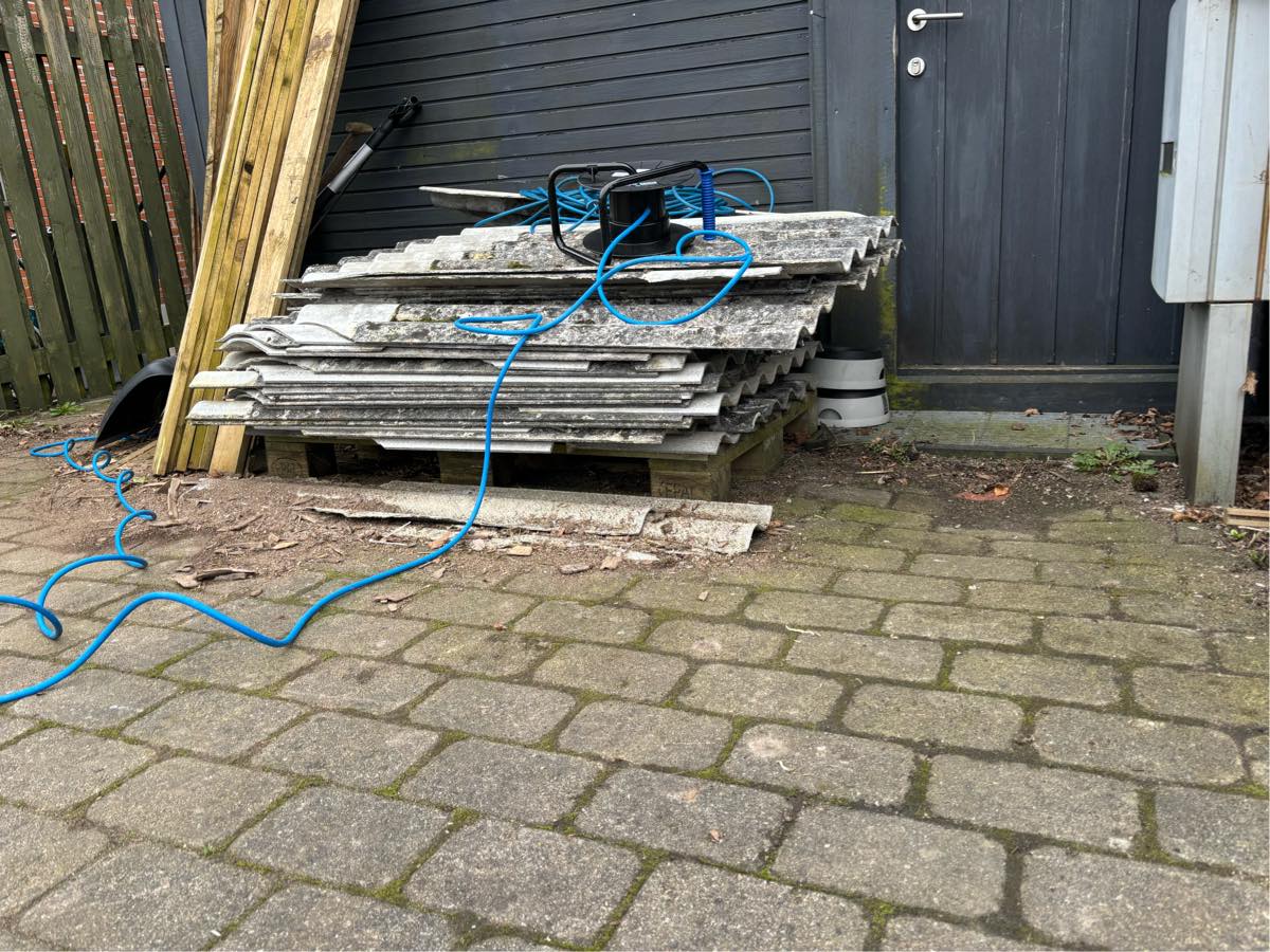 Bortskaffelse af asbest plader