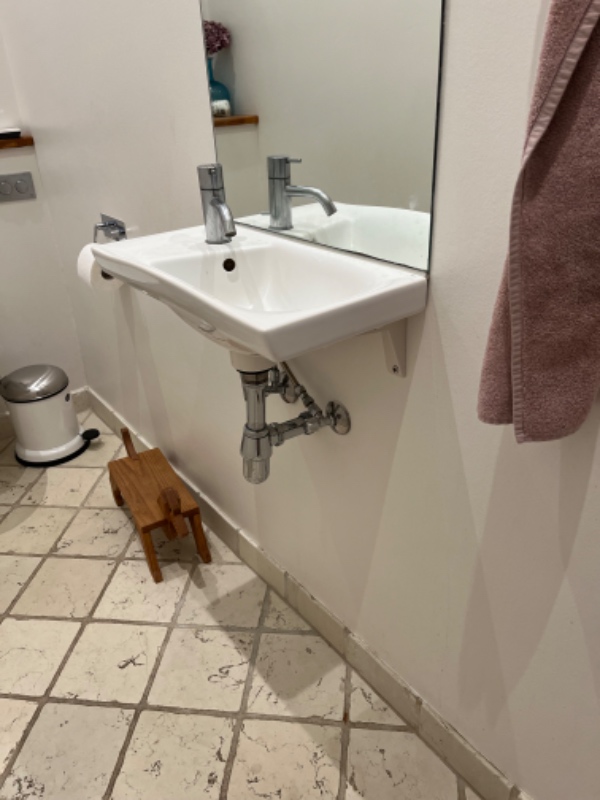 Udskiftning af håndvask og skab