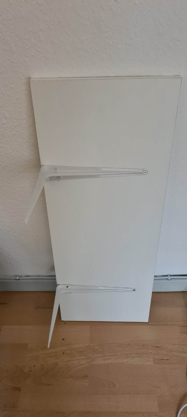 Søger en der kan sætte en træ hylle op der skal bores huller i en betonvæg/murstensvæg