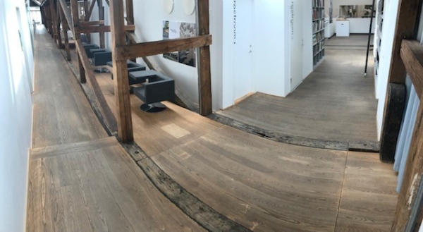 Dybde-rens af trægulv