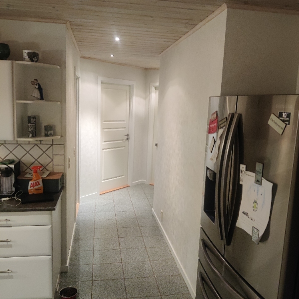 Udspartling, filt og maling af køkken alrum