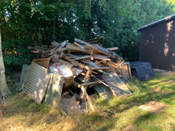 Har købt sommerhus ved Store Havelse Strand og har i den forbindelse fået samlet en del affald.