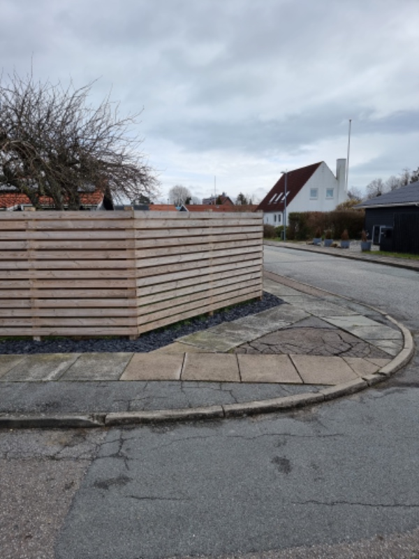 Plankeværk skal males på begge sider