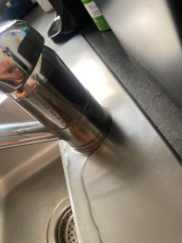 Hjælp til utæt vandhane og opsætning af nye ledningslister