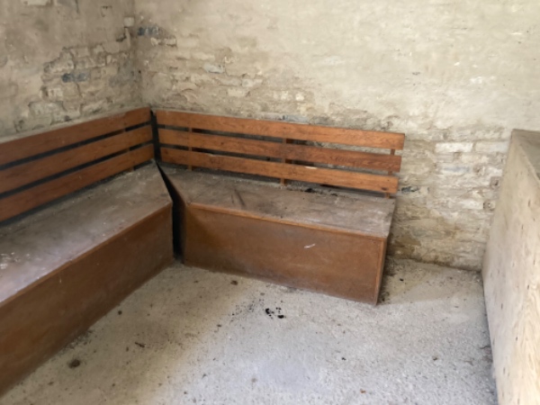 Hjælp til at tømme og køre ting fra en lade væk