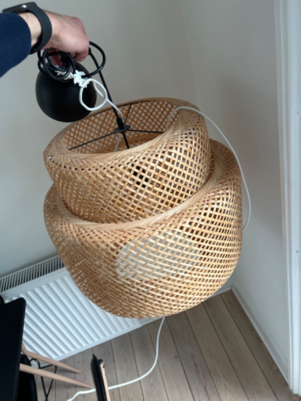 Opsætning af 4 lamper og 3 gardinstænger på 3.6m højt loft