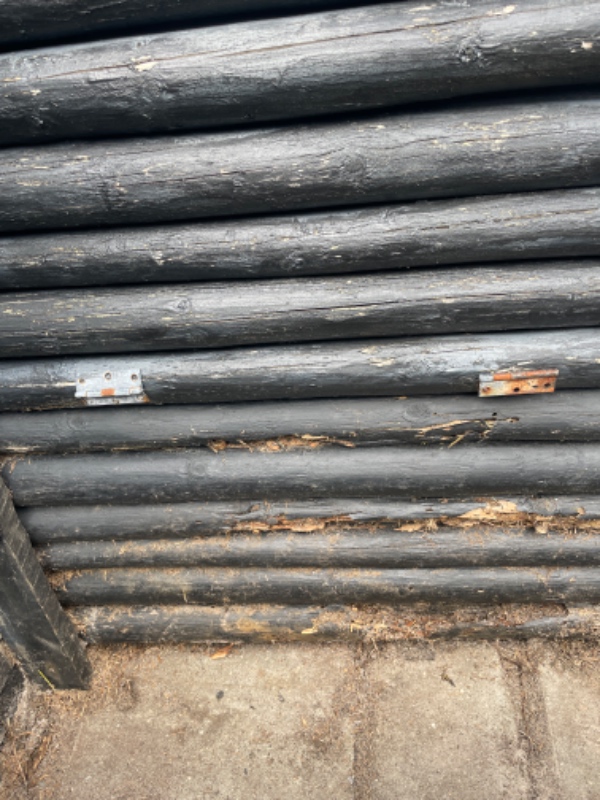 Udskiftning af brædder på skur og afdækningslliste for enden af tagpaptaget mod vest