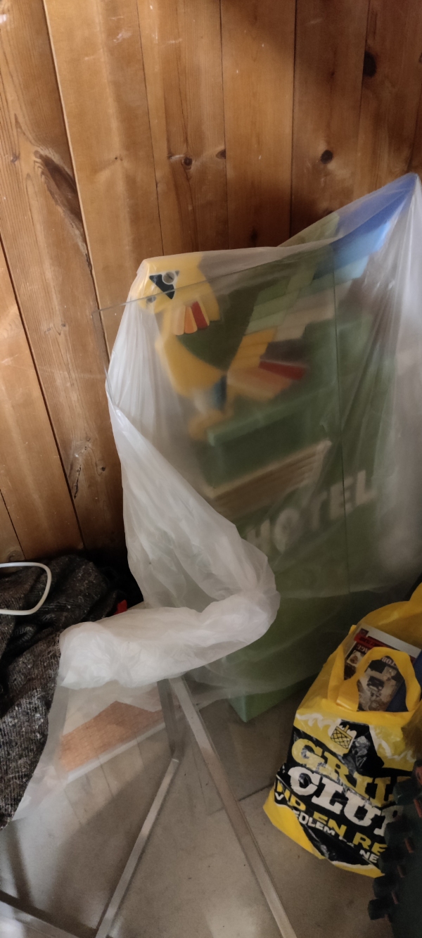 Tømning af loftsrum.