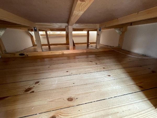 Fjernelse af hjemmebygget seng